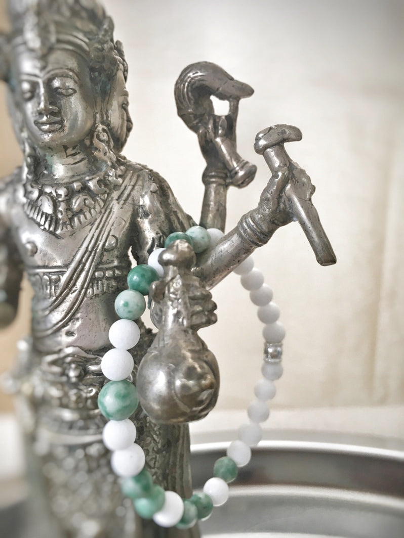 A132 - Weiße Jade mit Jaspis