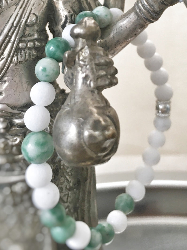A132 - Weiße Jade mit Jaspis