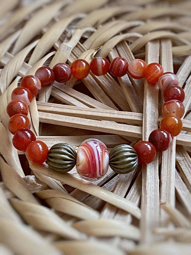 A465 - Roter Bänderachat mit Lampwork-Perle