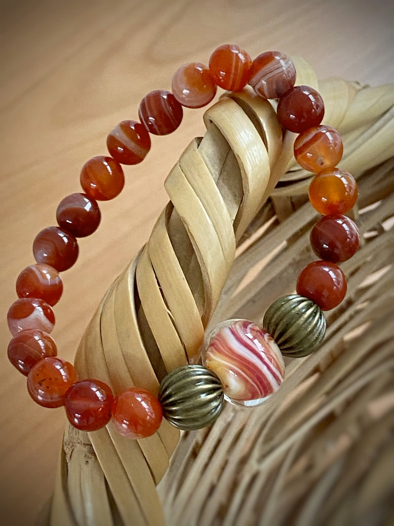 A465 - Roter Bänderachat mit Lampwork-Perle
