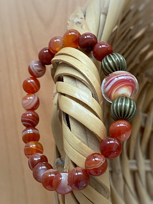 A465 - Roter Bänderachat mit Lampwork-Perle