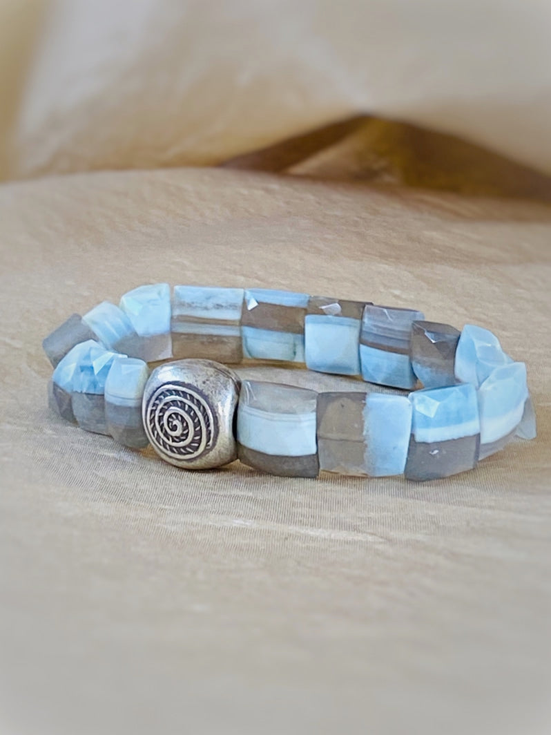 A493 -Facettierter blauer Opal