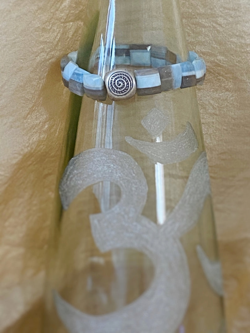 A493 -Facettierter blauer Opal