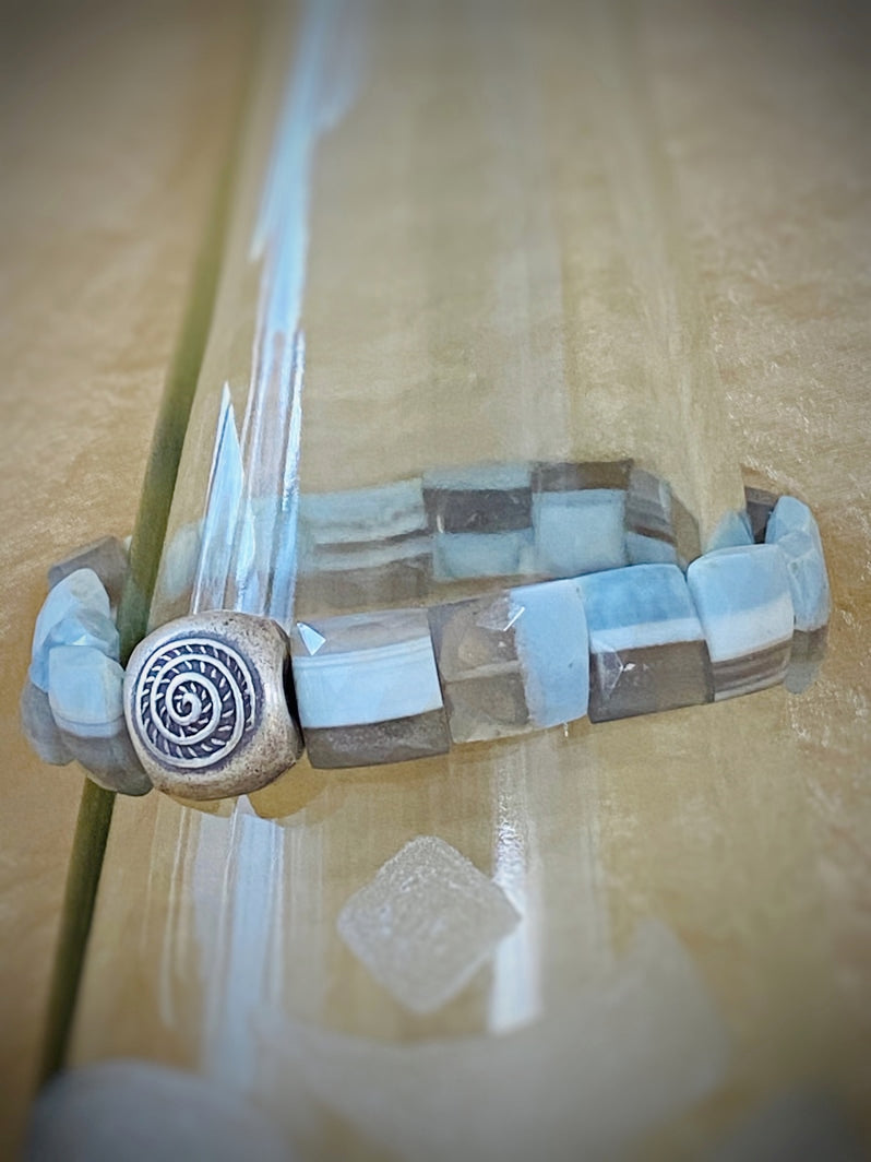 A493 -Facettierter blauer Opal