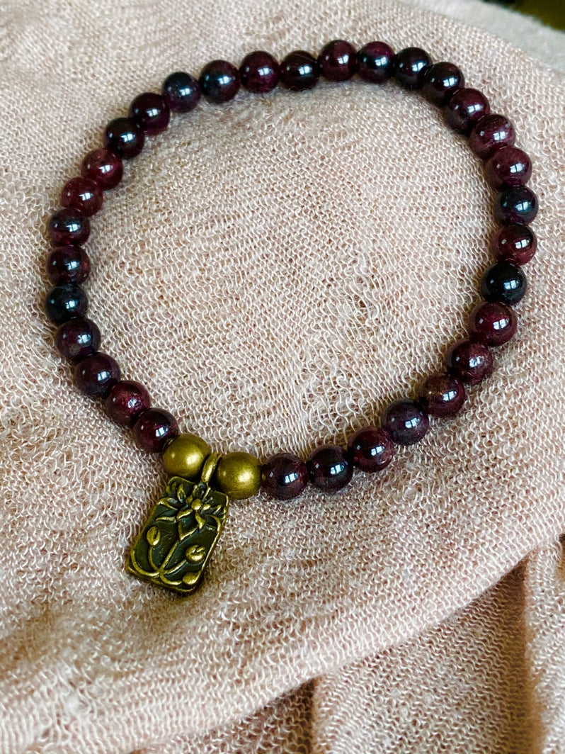 A516 - Granat mit Messing-Lotus