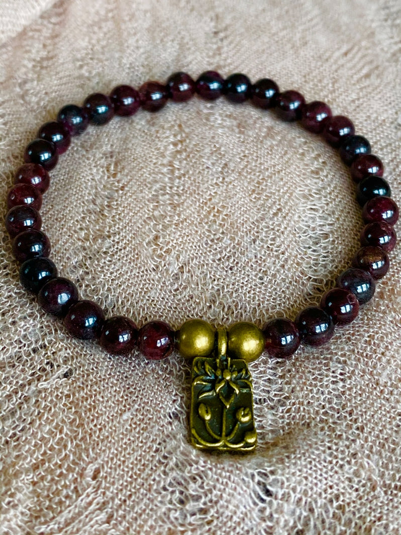 A516 - Granat mit Messing-Lotus