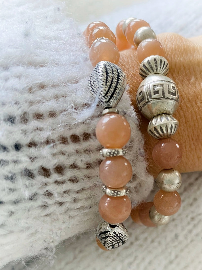 A543 - Orangefarbener Mondstein mit Silber