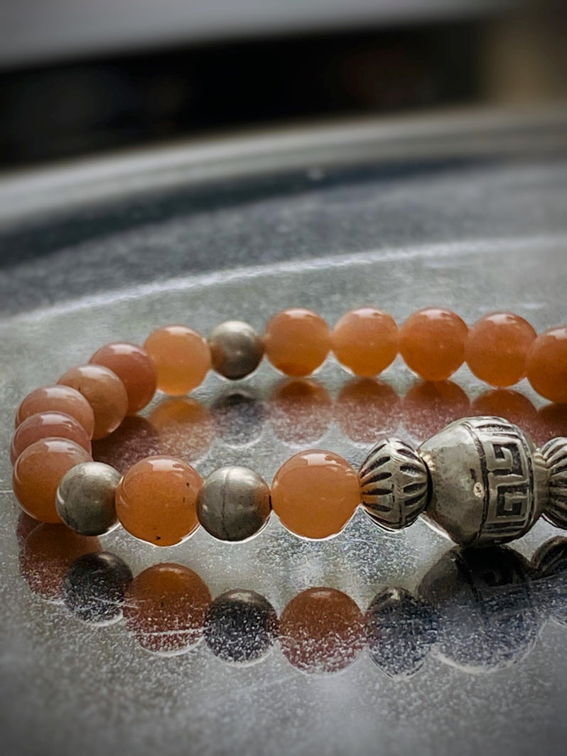A543 - Orangefarbener Mondstein mit Silber