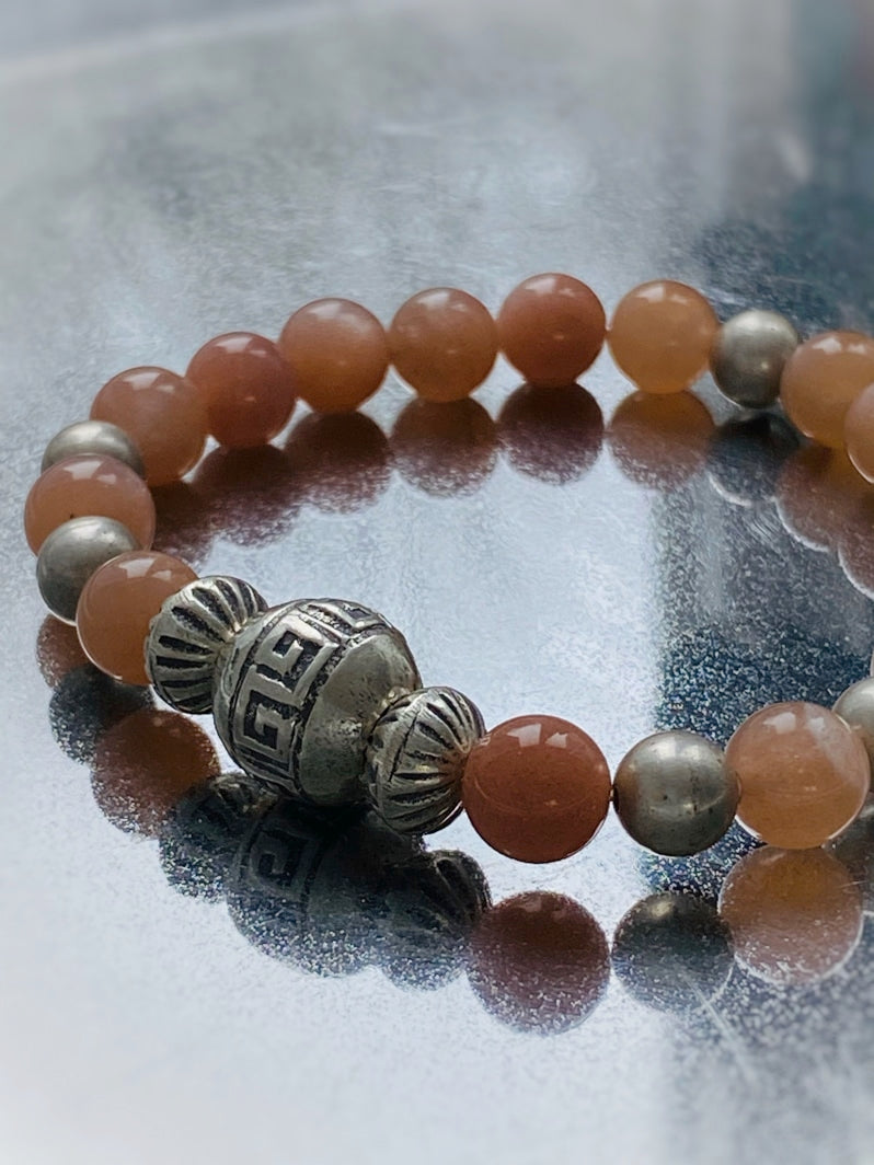 A543 - Orangefarbener Mondstein mit Silber
