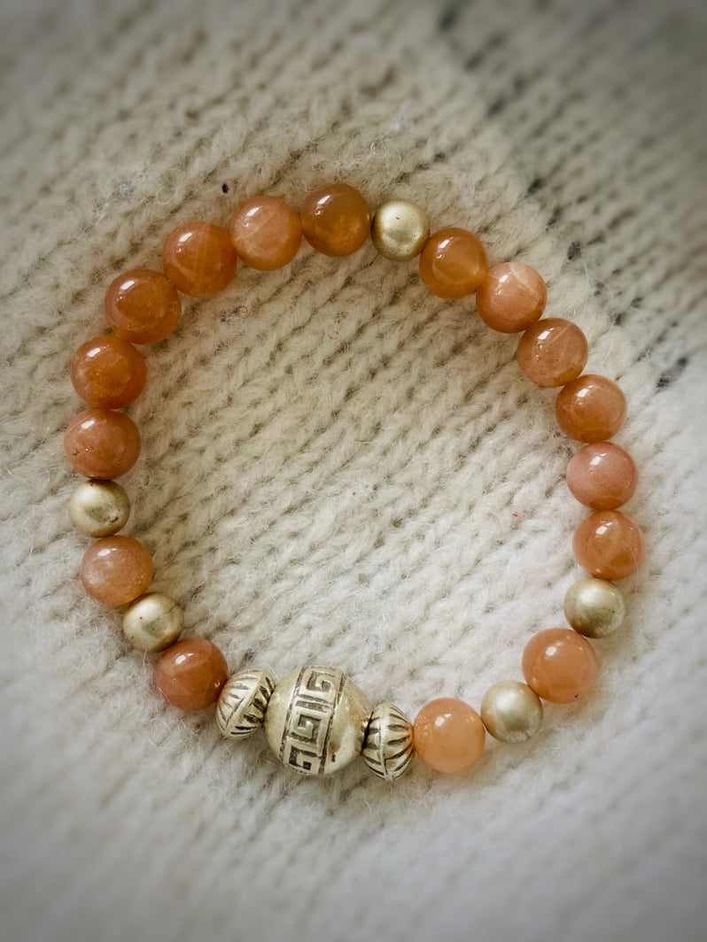 A543 - Orangefarbener Mondstein mit Silber