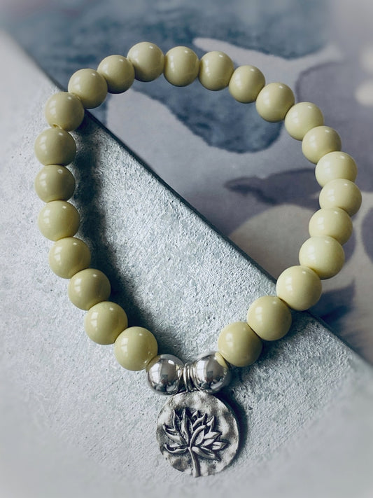 A598 - Gelbe Glasperlen mit Lotus