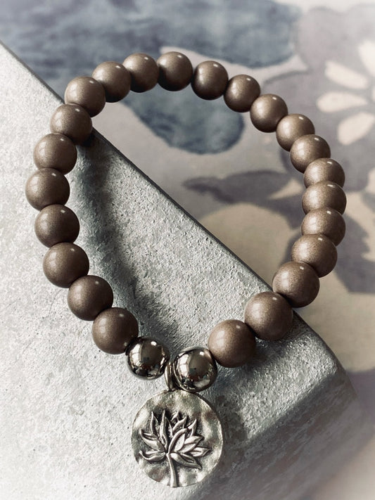 A647 - Braun-Metallic Glasperlen mit Lotus