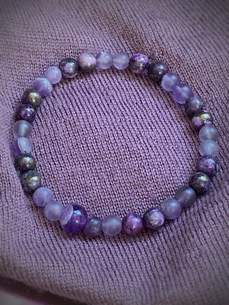 A719 - Charoitpyrit und Amethyst