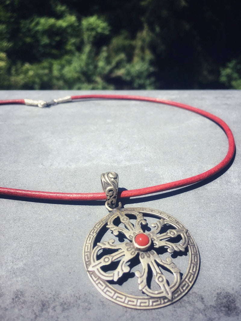K047 - Silber-Amulett mit Koralle