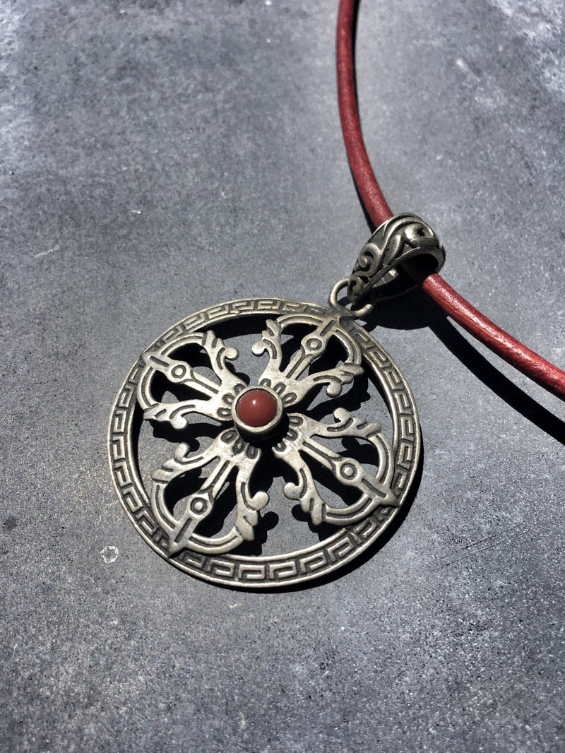 K047 - Silber-Amulett mit Koralle