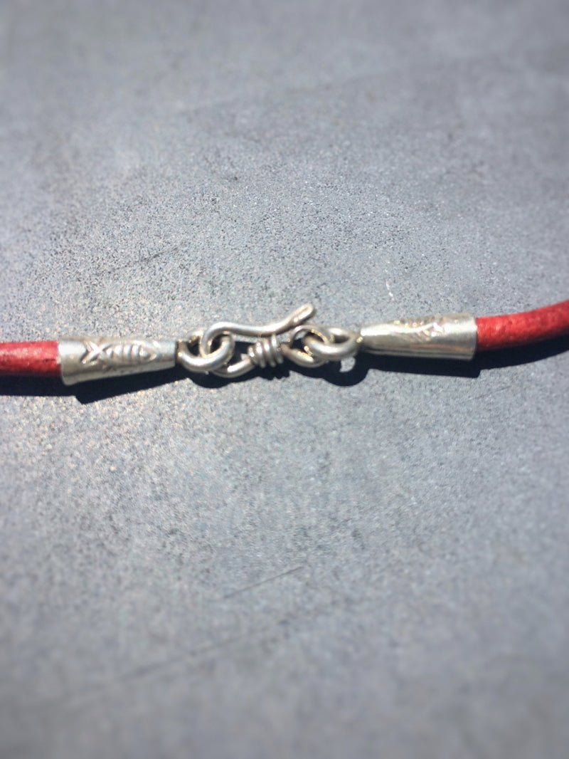 K047 - Silber-Amulett mit Koralle