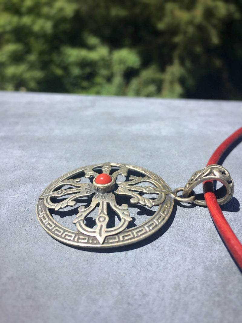 K047 - Silber-Amulett mit Koralle