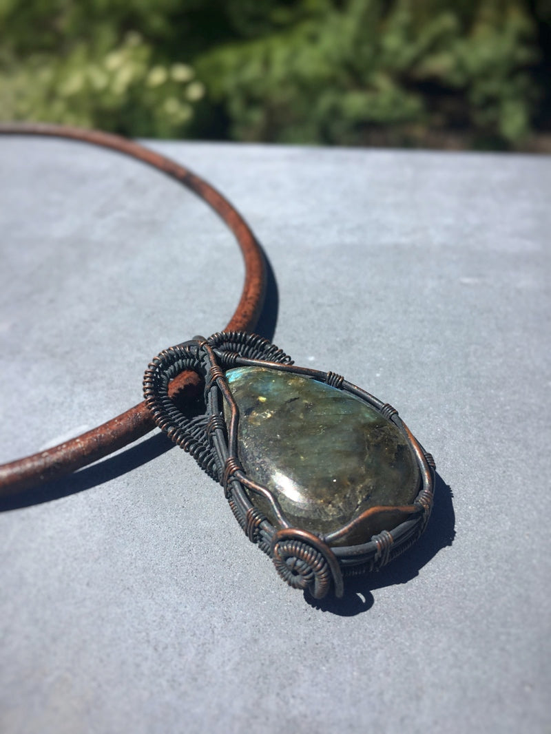 K055 - Labradorit in Wirework