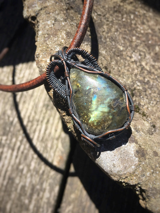 K055 - Labradorit in Wirework
