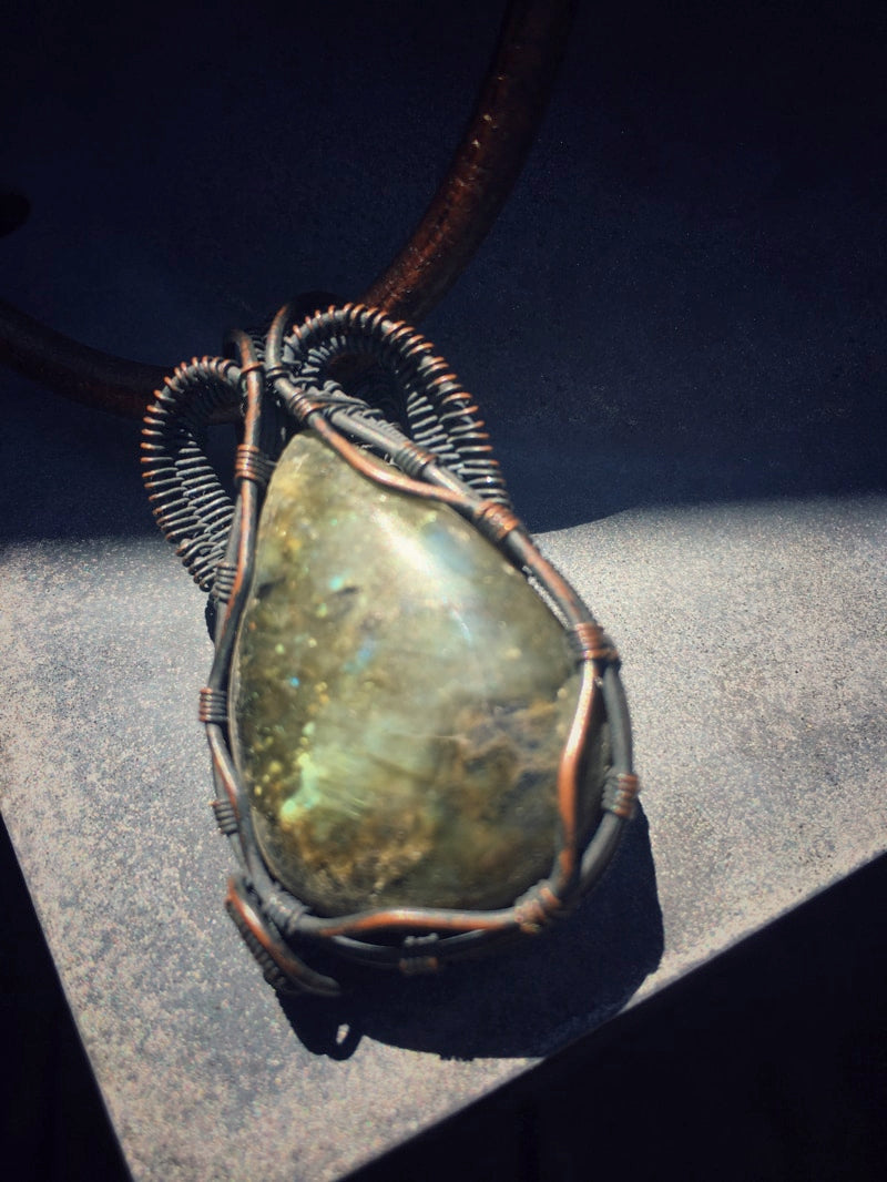 K055 - Labradorit in Wirework