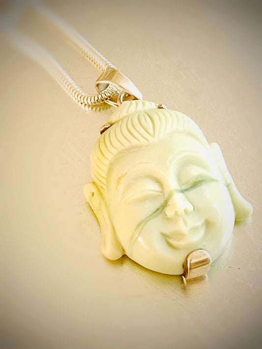 K110 - Buddha aus Serpentin