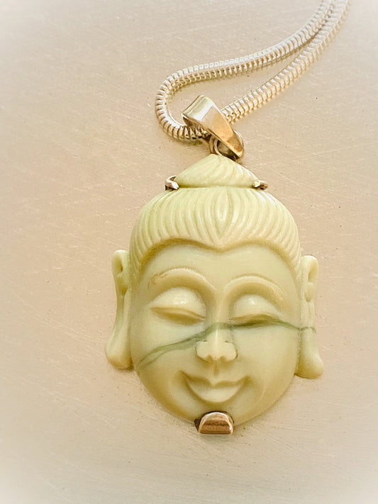 K110 - Buddha aus Serpentin