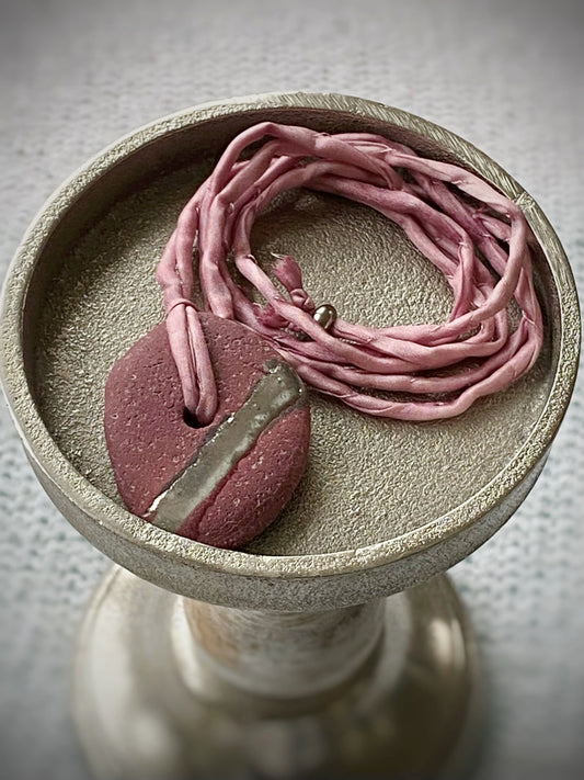 K193 - Rosa Stein an Seidenband