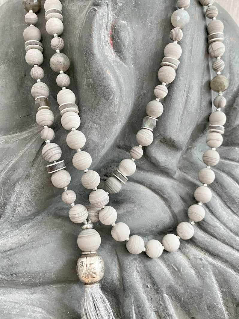 M104 – Shades of Grey
