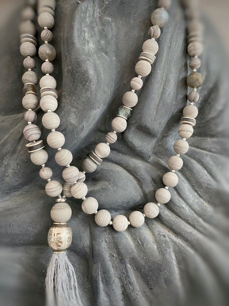 M104 – Shades of Grey