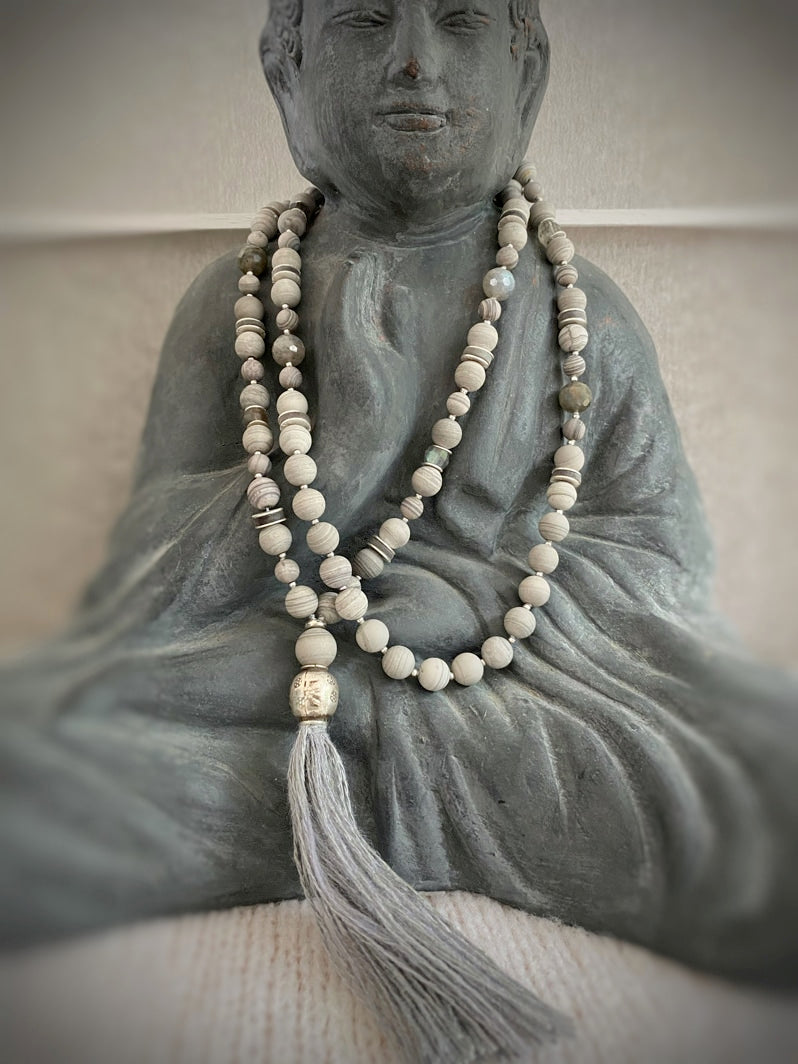 M104 – Shades of Grey