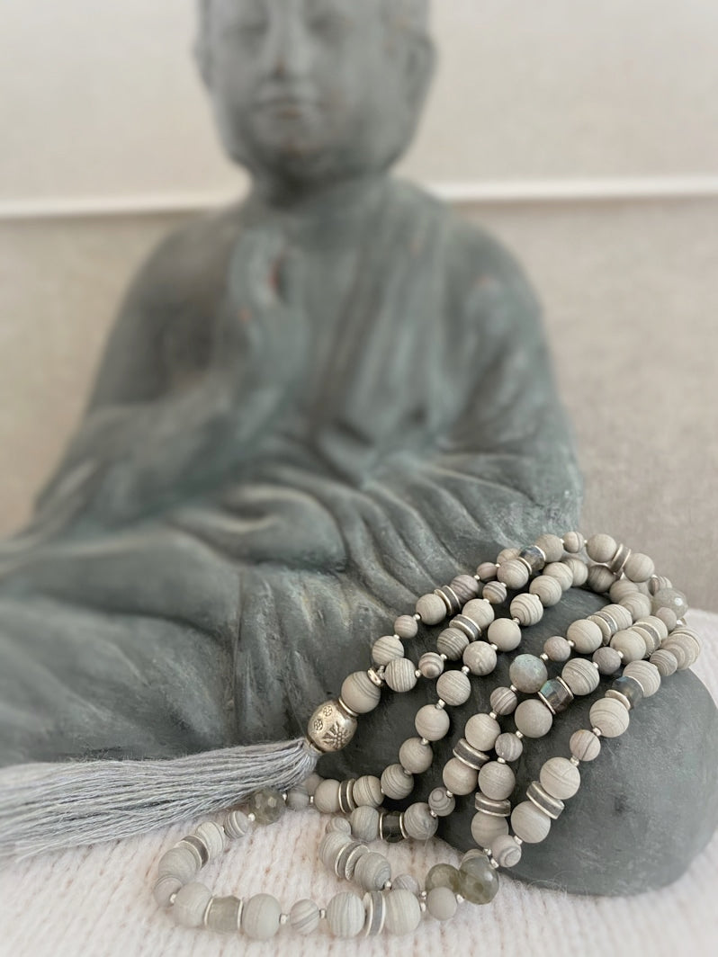 M104 – Shades of Grey