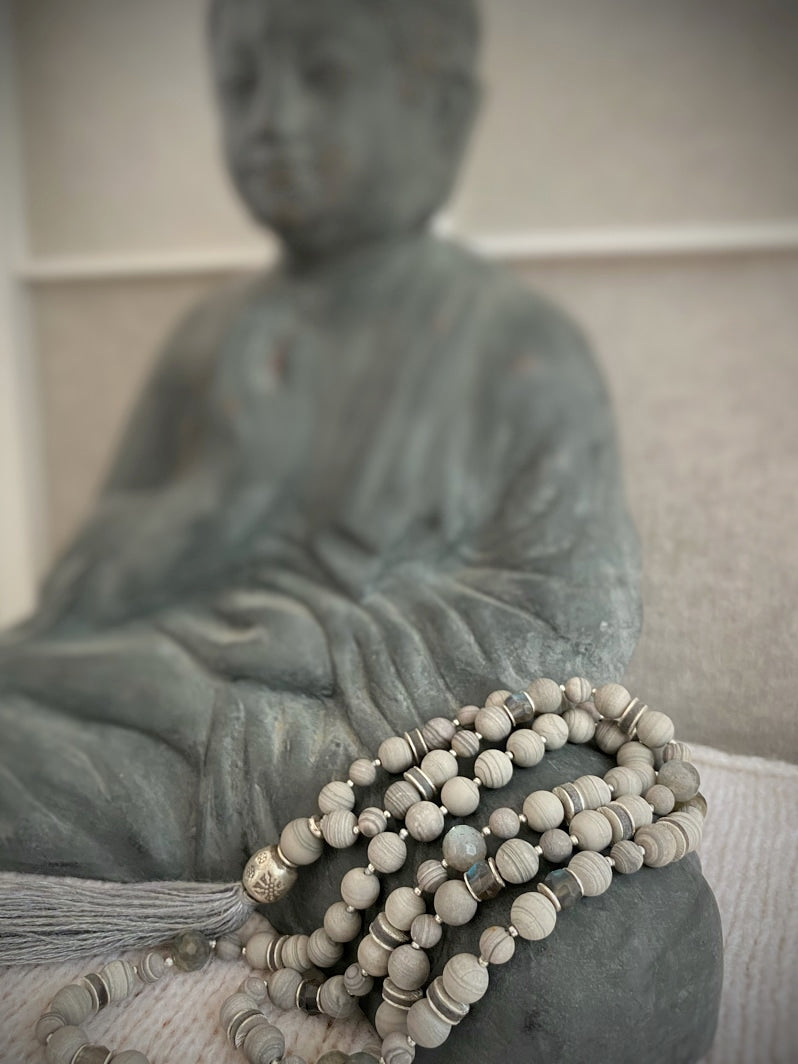 M104 – Shades of Grey