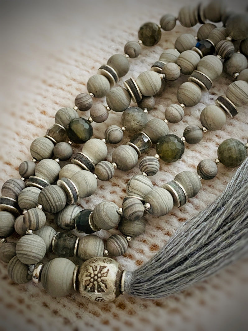M104 – Shades of Grey