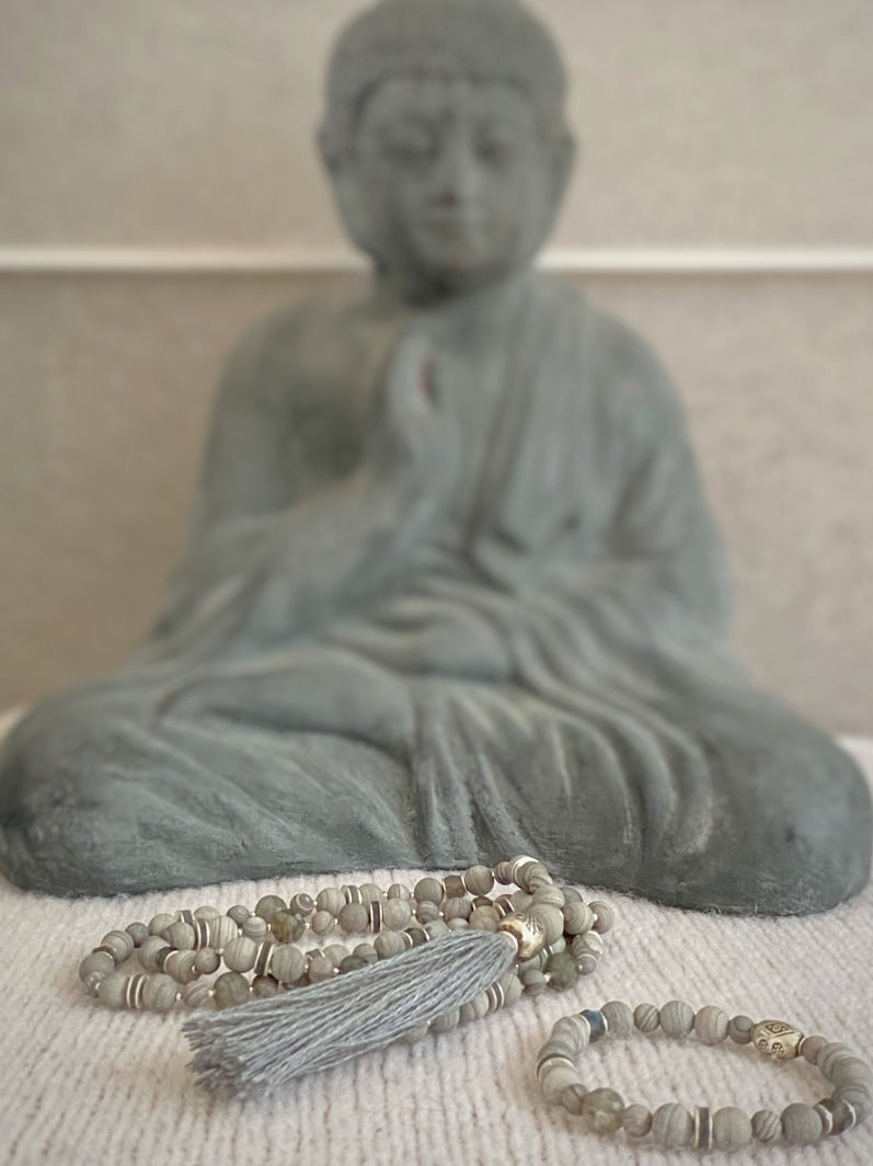 M104 – Shades of Grey