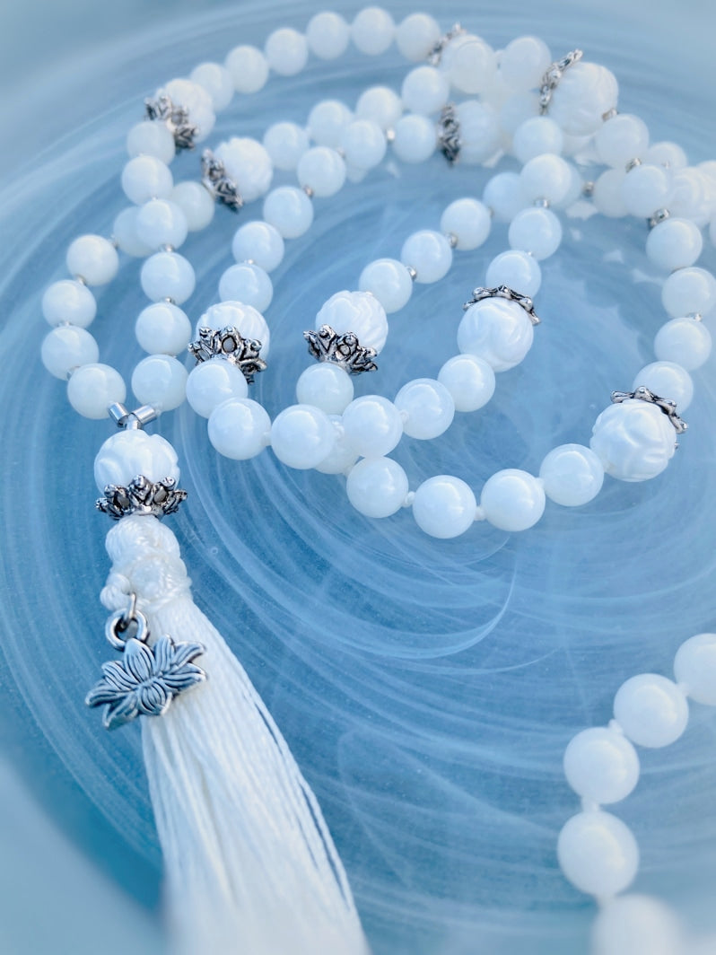 M135 - White Lotus