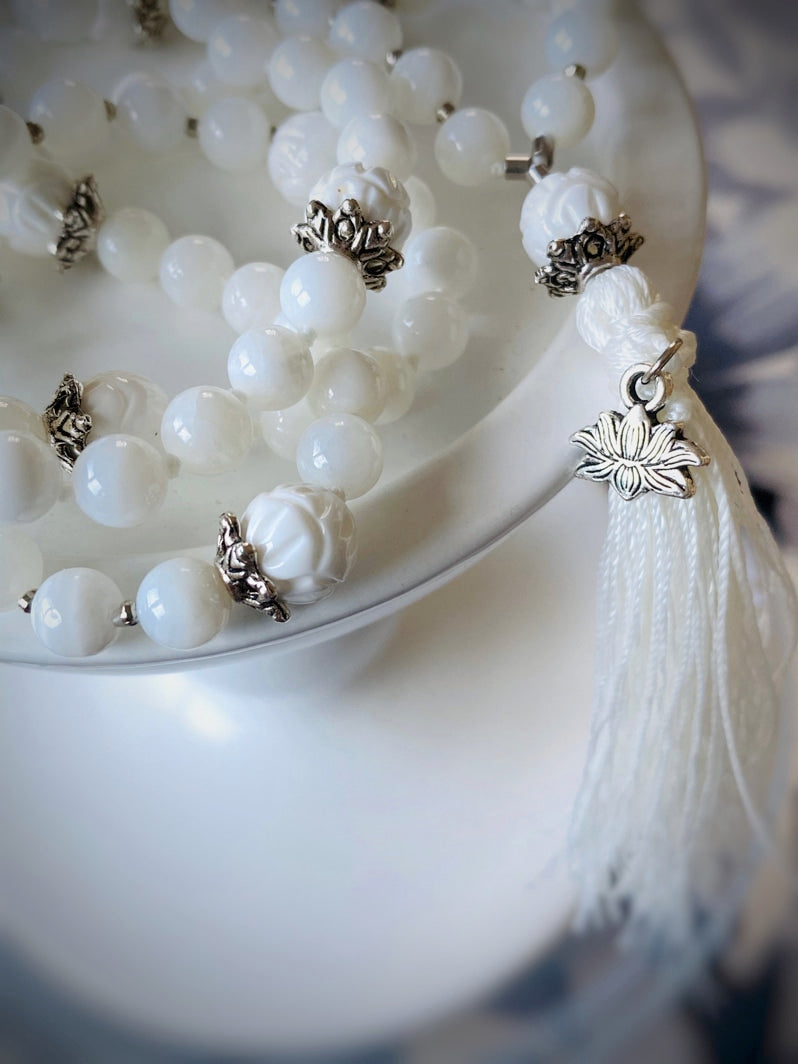 M135 - White Lotus