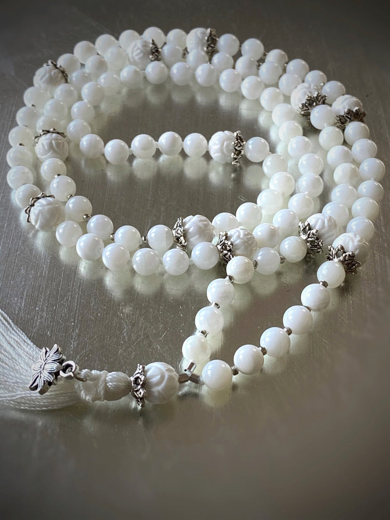 M135 - White Lotus