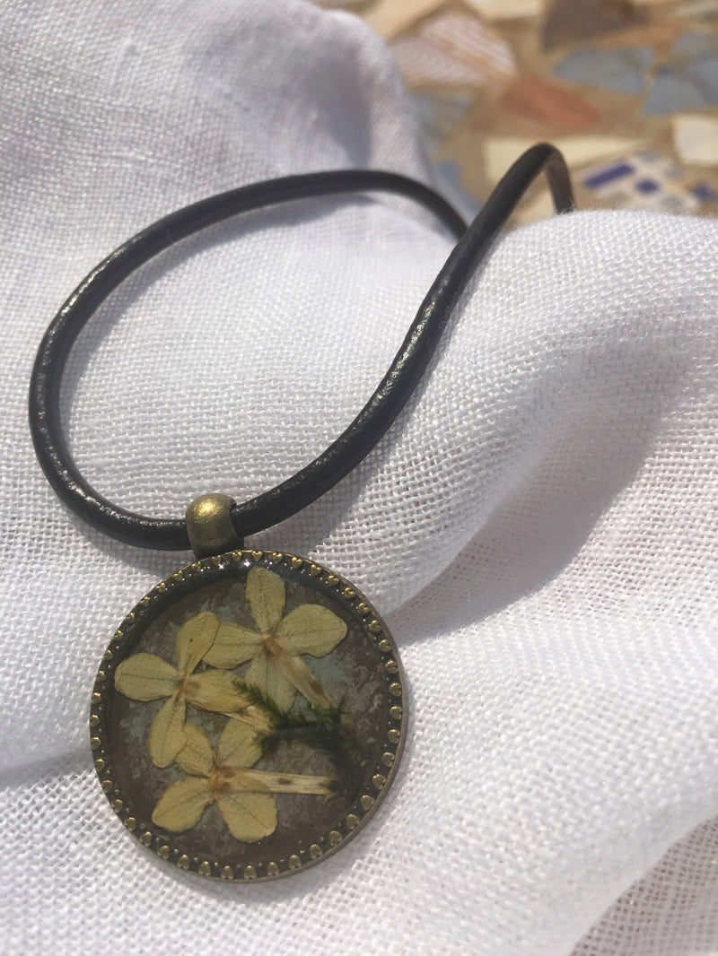 Z023 - Blüten-Amulett