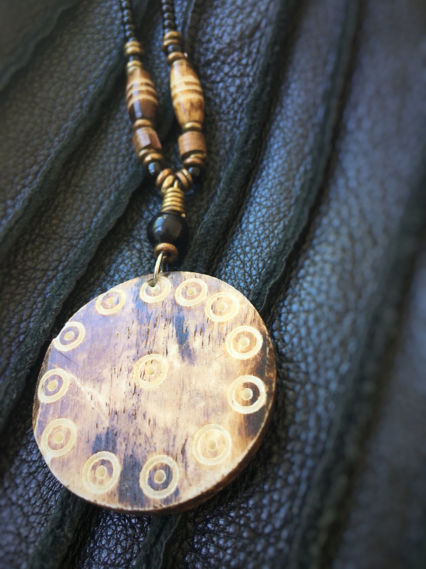 Z031 - Australisches Holz-Amulett