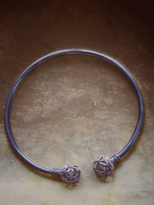 Z067 - Feiner Silber-Armreif mit Kugel-Abschlüssen
