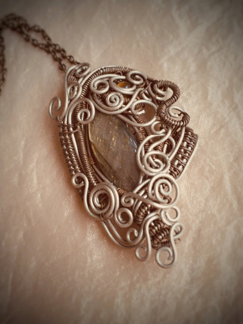 Z081 - Rutilquarz in Wirework
