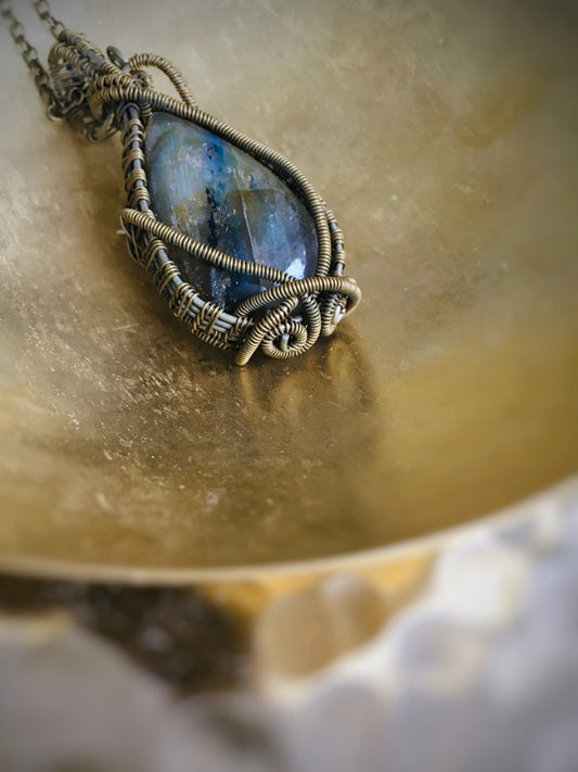 Z082 - Labradorit in Wirework