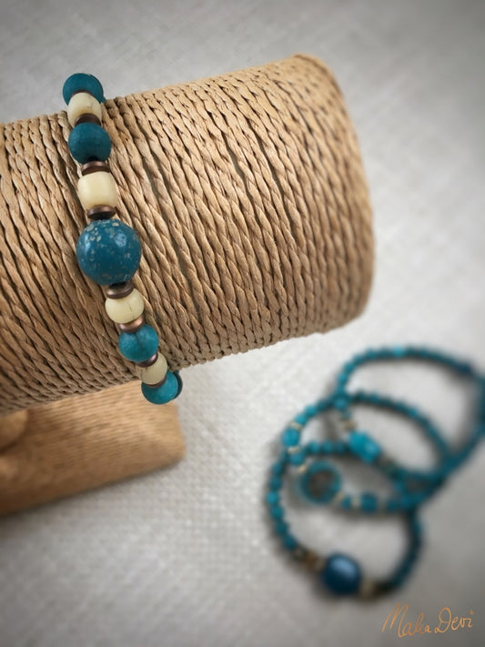A108 - Teal Jade mit afghanischen Glasperlen