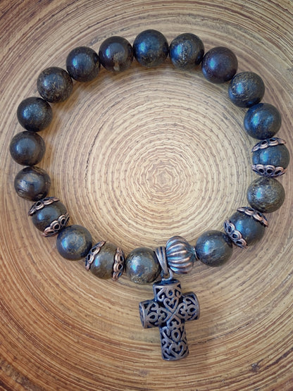 A341 - Bronzit mit Kreuz
