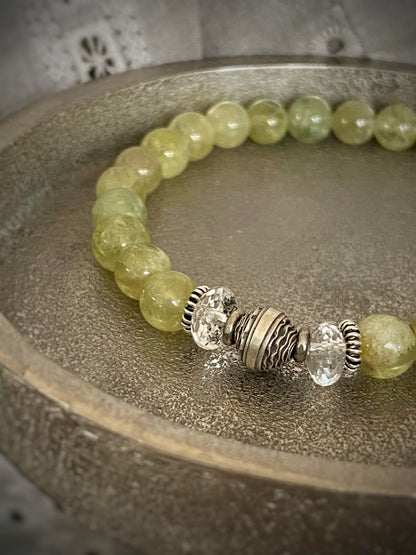 A673 - Grüner Granat mit Bergkristall