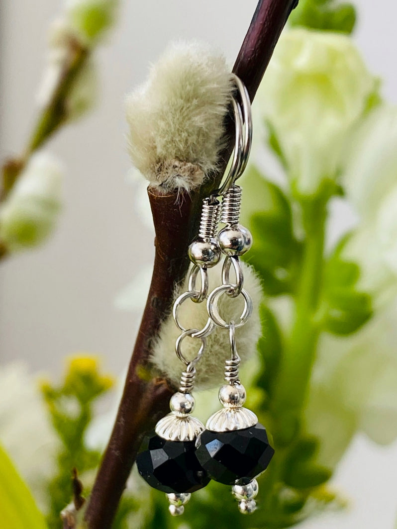 E006 - Silberohrringe mit schwarzen Glas-Perlen