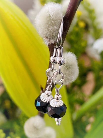 E006 - Silberohrringe mit schwarzen Glas-Perlen