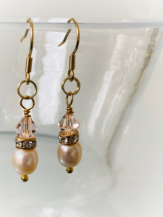 E009 - Goldohrringe mit Perlchen