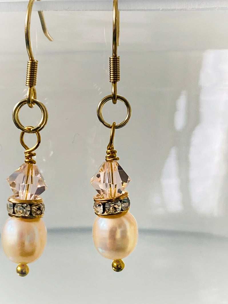 E009 - Goldohrringe mit Perlchen