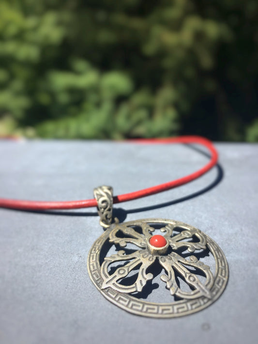 K047 - Silber-Amulett mit Koralle